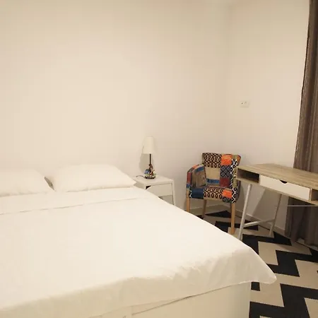 Black&white, Own Parking Apartman Split